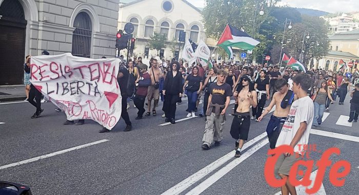 Partito un nuovo corteo non autorizzato da piazza Libertà (direzione Varco 4?)