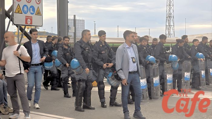 Trieste, grande prova di professionalità della polizia durante il corteo Pro Palestina