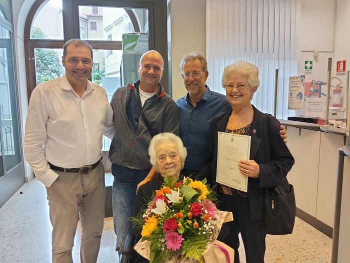 Muggia festeggia i 100 anni della mulona Norma, auguri speciali in Municipio 