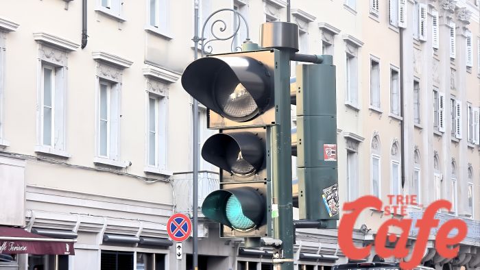 Lavori in corso: sospesa l’onda verde, Trieste rinnova 69 impianti semaforici