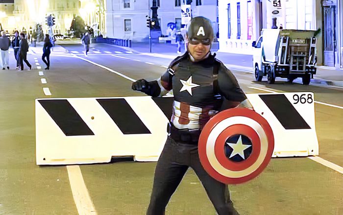 Barcolana al sicuro grazie alla presenza di Capitan America: Trieste sorride con il supereroe