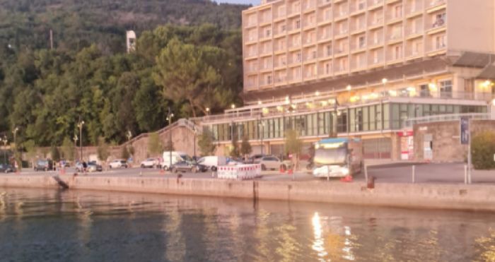 Grignano, Legambiente contro Regione: “Salvate i pini, progetto non rispetta l’autorizzazione”