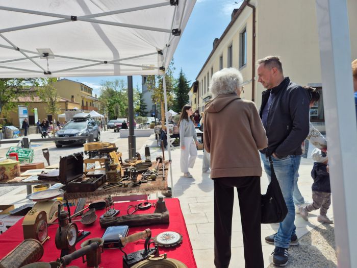 Aurisina, sabato torna il Mercatino delle pulci in piazza San Rocco