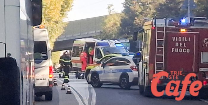 Incidente in via Carnaro: traffico bloccato e soccorsi sul posto