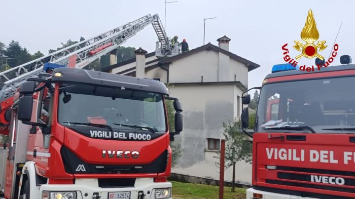 Granaio in fiamme in Fvg, incendio domato grazie al rapido intervento dei soccorsi