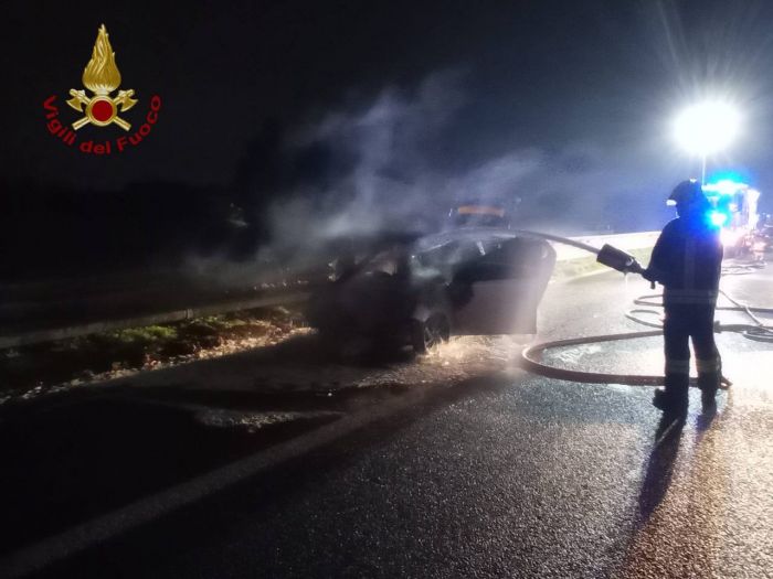 Autostrada A4, incendio di un’auto all’altezza di Dolo
