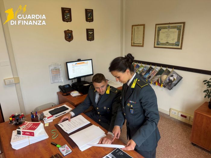 Scoperta maxi frode sul “made in Italy”: abiti prodotti in Romania spacciati per italiani