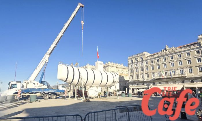 Trieste saluta il suo batiscafo: smontaggio in corso, destinazione Museo de Henriquez