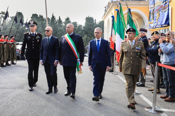 Trieste onora i caduti nelle missioni di pace: cerimonia solenne al Ferdinandeo
