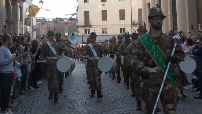 Dalle montagne alla città: la Fanfara della Julia pomeriggio sfila e suona nel cuore di Trieste