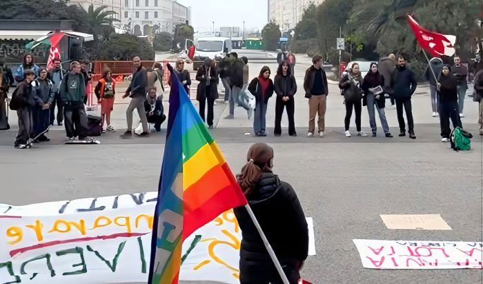 Studenti in piazza Sant’Antonio: richiesta di una scuola transfemminista e accessibile