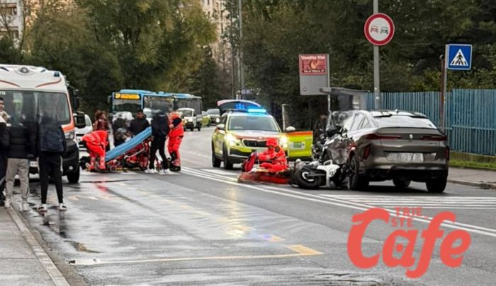 Incidente in via Flavia: scontro tra auto e moto, centauro portato a Cattinara