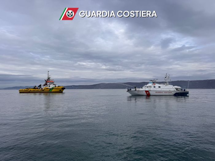 Porto di Trieste, maxi esercitazione antincendio in mare: test operativi superati con successo