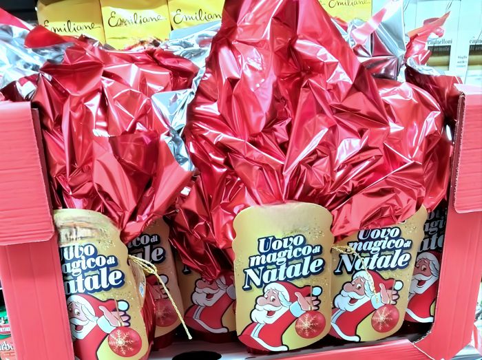 L’insolito “uovo di Natale” spunta nei supermercati: la curiosa tendenza che divide i consumatori