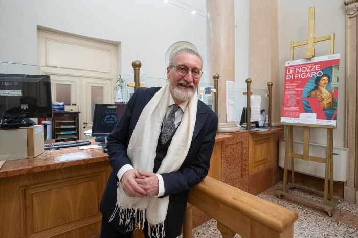 Un abbraccio lungo una carriera: Dino Schleifer saluta il Teatro Verdi e va in pensione