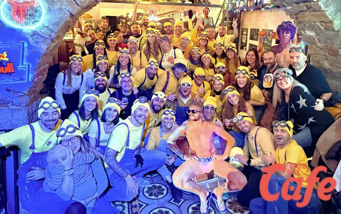 Trieste invasa dai Minions: il centro si tinge di giallo per i 40 anni di Fabri Baffo (FOTO-VIDEO)