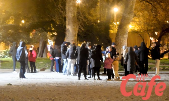 Sotto la bora di Natale Trieste non resta in silenzio: 100 alla fiaccolata per accoglienza e dignità umana