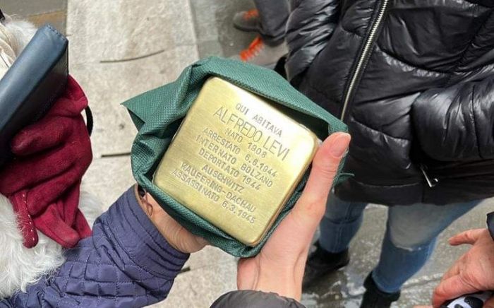 Trieste posa 20 nuove pietre d’inciampo per ricordare le vittime della deportazione nazifascista