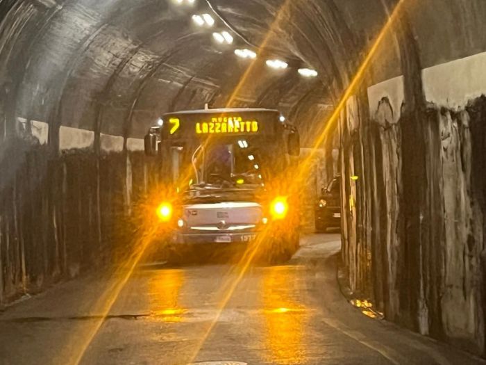 Galleria di Muggia bloccata per un bus in panne, Polidori attacca: “così è una trappola per la sicurezza”