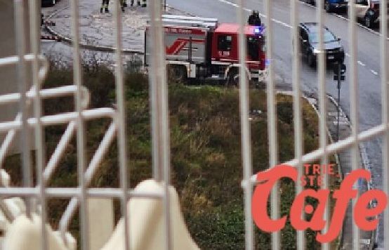 Altura, intervento congiunto di polizia e vigili del fuoco salva una vita dopo un’emergenza personale