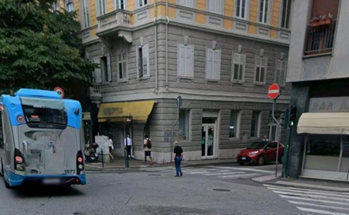 Trieste, 14enne aggredita con calci alle costole mentre va a scuola