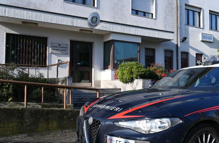 Raggiro telefonico da 19 mila euro, i carabinieri bloccano il conto e salvano il denaro