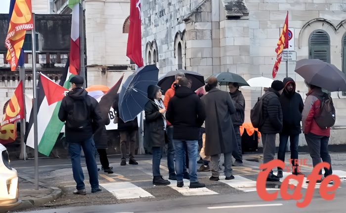 Sciopero internazionale dei porti, presidio anche a Trieste: “I portuali non lavorano per la guerra”