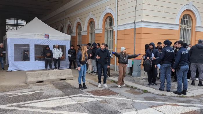 Trieste, l’allarme di ICS: “Oltre 100 persone dormono al gelo nei magazzini del Porto Vecchio” (VIDEO) 