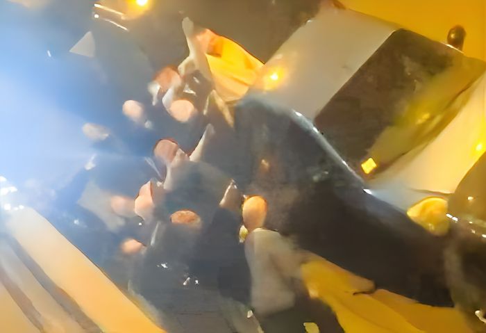 “Saluti fascisti e urla nella notte”, la denuncia di un lettore scuote via Ginnastica