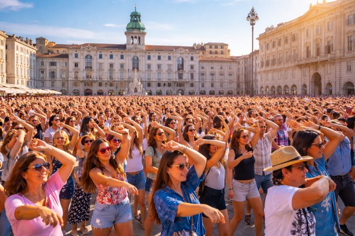 Trieste sogna la maxi Macarena in Piazza Unità: “Balliamo tutti insieme aspettando la primavera”