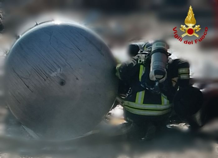 Serbatoio GPL danneggiato durante una movimentazione, scatta l’allarme in Fvg 