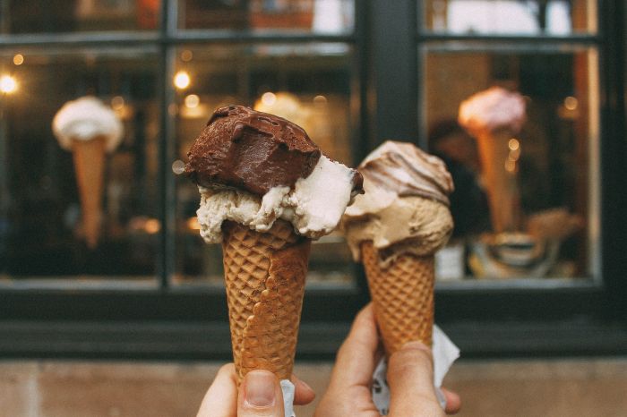 Pallina di gelato rincarata del 15%: ‘Venerdì 2 euro, lunedì 2,30’. La denuncia di una triestina 