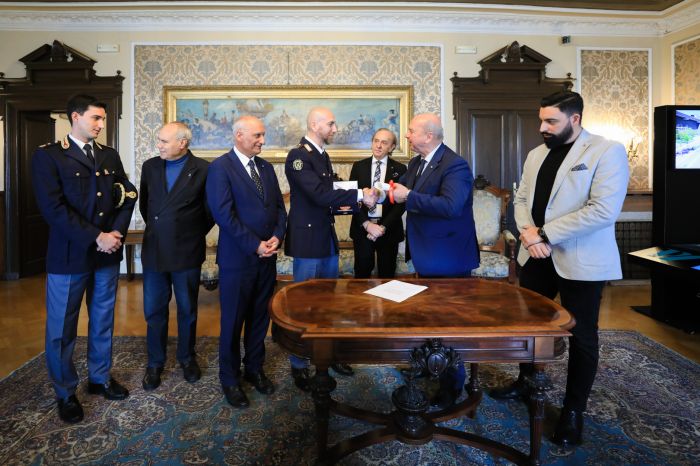 Tentativo di suicidio sventato a Cattinara, il Comune premia il sovrintendente della Polizia di Stato