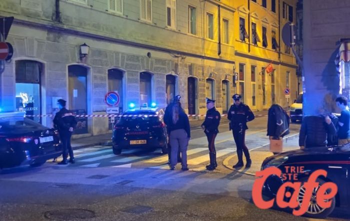 Trieste, valigia sospetta davanti a un sindacato: via Frausin chiusa dai carabinieri in attesa degli artificieri