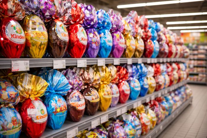 Uova di Pasqua sempre più care, la rabbia di un triestino: «Prezzi ormai fuori controllo»