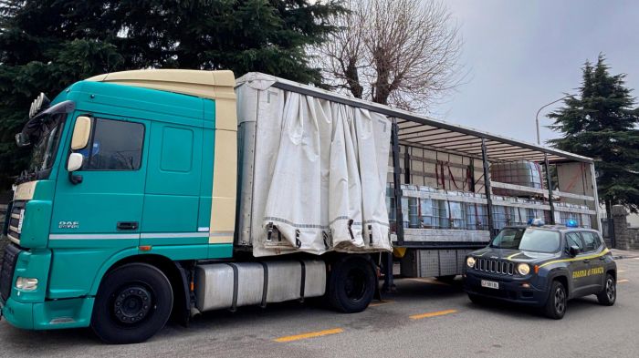 Contrabbando di carburanti scoperto: sequestrati oltre 420mila litri e 25 denunciati