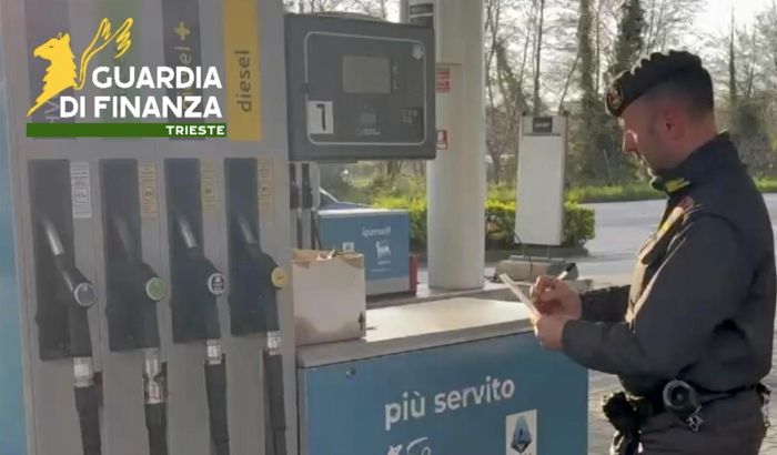 Prezzi carburanti sotto la lente, scattano i controlli a Trieste: due distributori nei guai