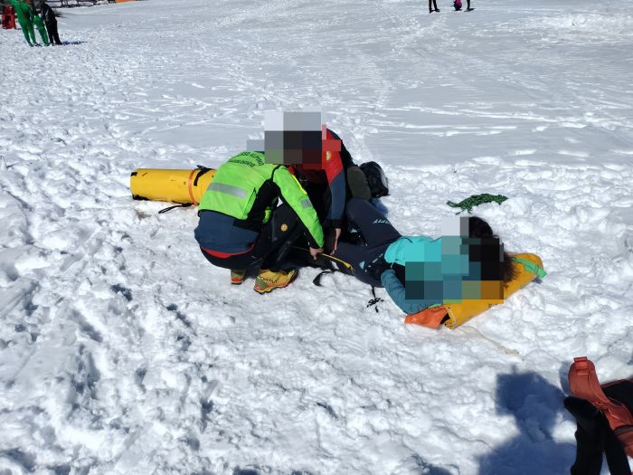 Scivola sul Plauris e si frattura la caviglia: escursionista recuperato con l’elicottero