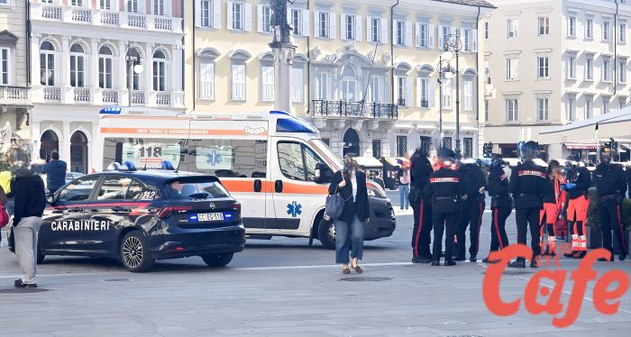 Imbriaghela pre-pasquale, 'bello duro' di primo mattino in piazza della Borsa 