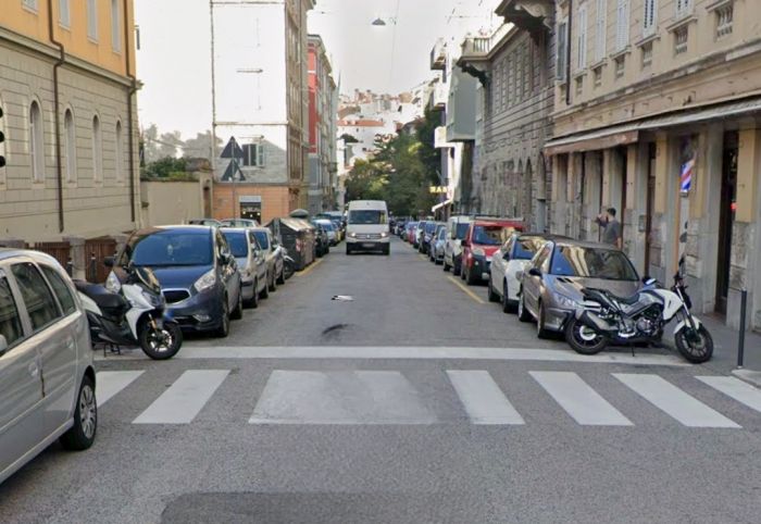 Via Pascoli, paura tra studenti: aggressione tra due ragazzi, 13enne colpito e portato all'ospedale