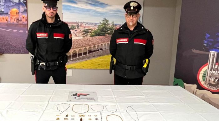 Colpiscono con la truffa del “finto carabiniere”: due arresti e oro restituito al proprietario