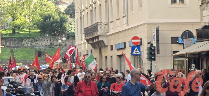 Trieste, migliaia in corteo per il 25 aprile: tra festa, entusiasmo e cori (FOTO - VIDEO) 