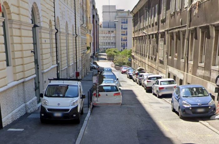 Trieste, morte da chiarire in via Gozzi: anziana trovata senza vita nel suo appartamento
