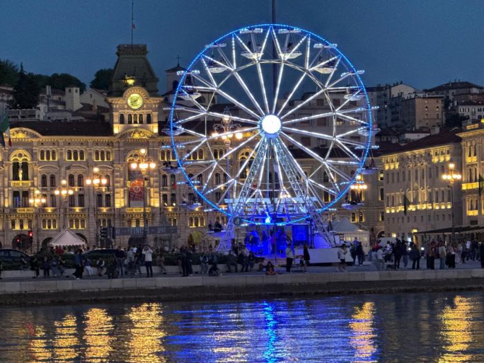 Trieste, la ruota panoramica conquista le Rive: “Una città che finalmente guarda avanti”