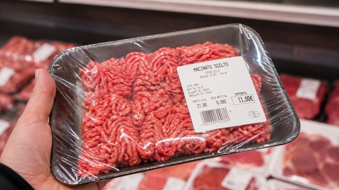 Prezzi alle stelle, lo sfogo di un triestino diventa virale: “11 euro per mezzo chilo di macinata”
