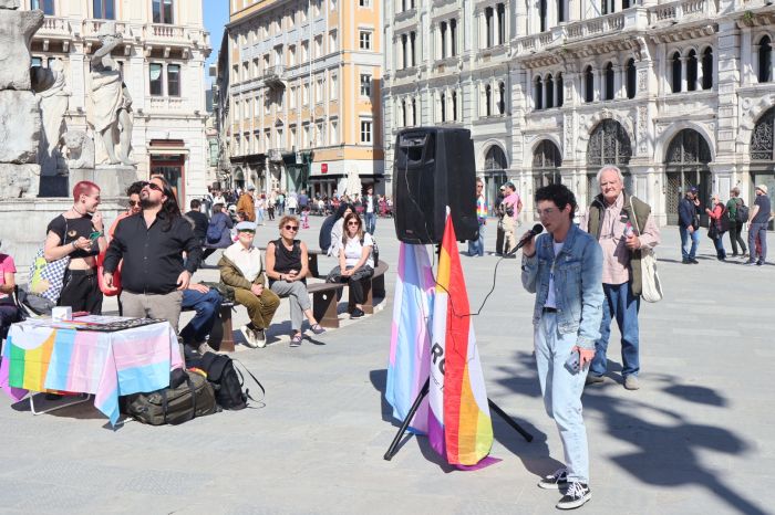 Giornata contro l'omofobia, piazza Unità arcobaleno: '“Violenza ancora troppo presente” (VIDEO) 