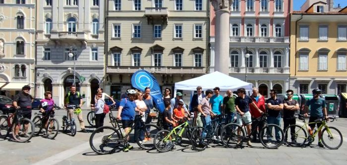 Trieste in bici, i giovani di Idea Giuliana scendono in piazza per la mobilità sostenibile