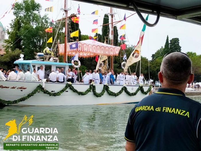 Musica, tradizioni e show nei cieli: Finanza presidia Trieste l’estate tra mare e spettacolo