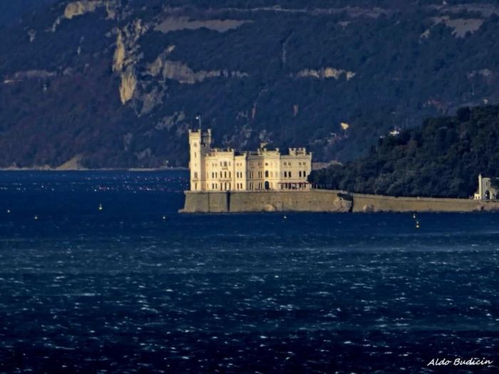 Il meteo di giovedì 27 febbraio, raffiche di bora sostenute al mattino 