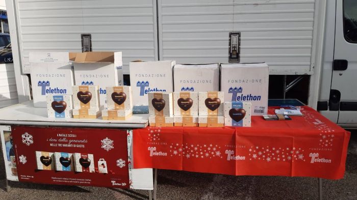 Gruppo volontari Fondazione Telethon di Trieste, nel week-end a prima uscita ufficiale in Piazza della Borsa